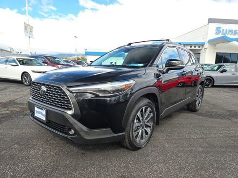 Used 2022 Toyota Corolla Cross XLE w/ Convenience Package image 1