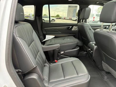 Certified 2025 Buick Enclave Avenir w/ Super Cruise Package AWD/4WD image 16
