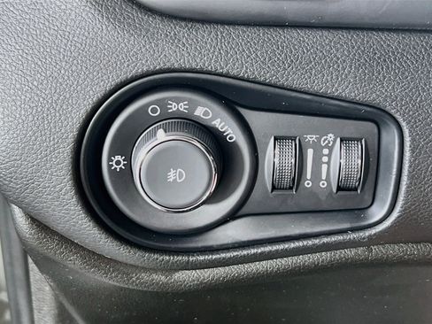 Used 2023 Jeep Renegade Trailhawk AWD/4WD image 10