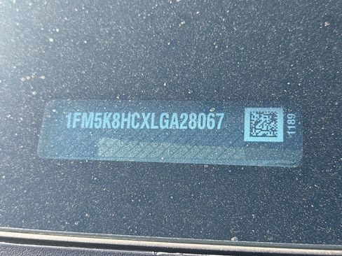 Used 2020 Ford Explorer Platinum w/ Premium Technology Package AWD/4WD image 2