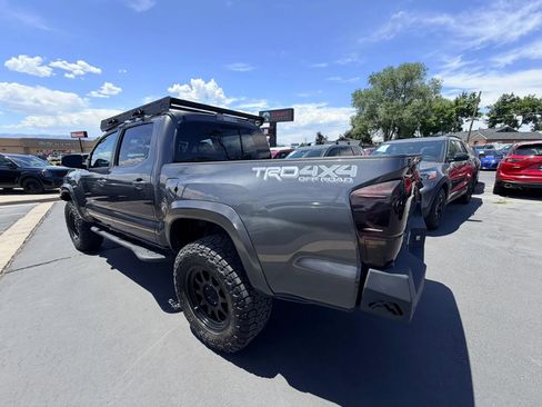Used 2017 Toyota Tacoma TRD Off-Road w/ Premium & Technology Package AWD/4WD image 6