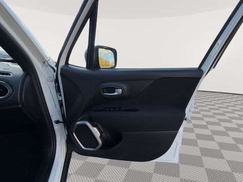 Used 2021 Jeep Renegade Latitude image 28