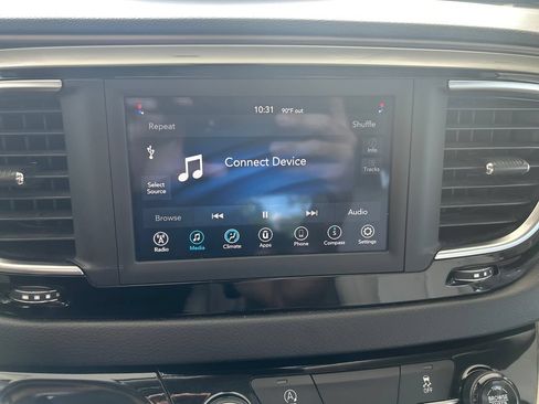 Used 2021 Chrysler Voyager Lxi FWD image 23