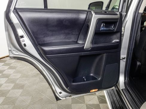 Used 2016 Toyota 4Runner SR5 AWD/4WD image 38