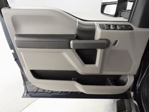 Used 2018 Ford F250 XLT w/ XLT Premium Package image 11