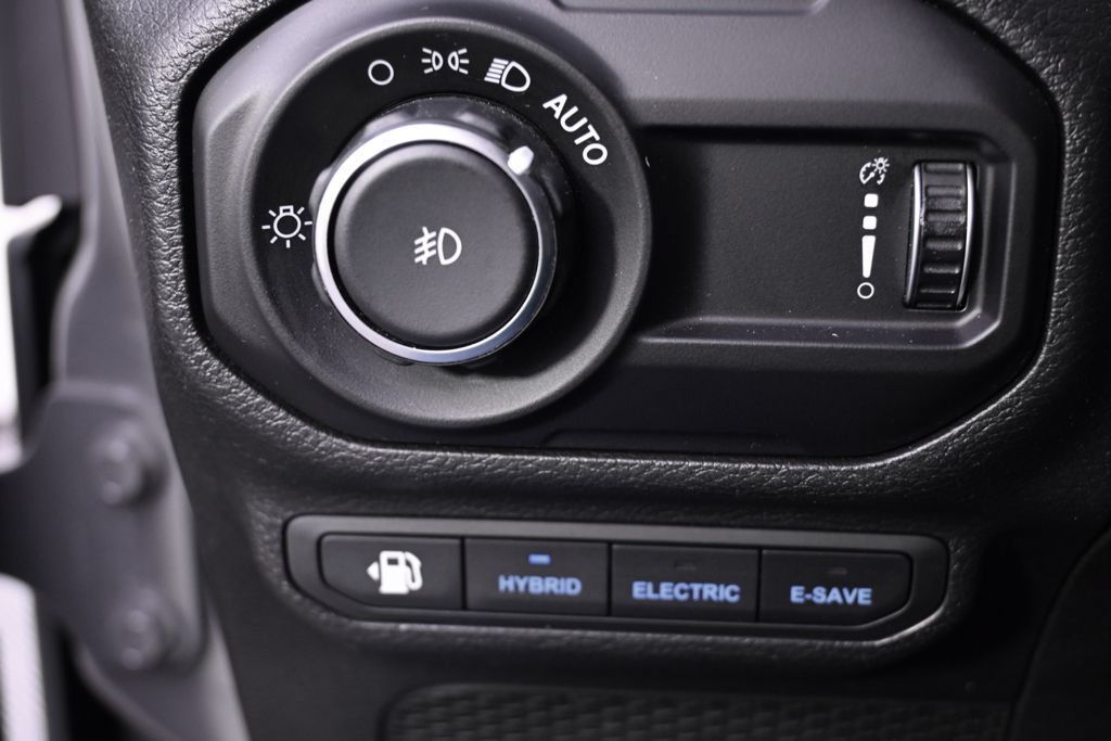 Used 2023 Jeep Wrangler Unlimited Sahara AWD/4WD image 24