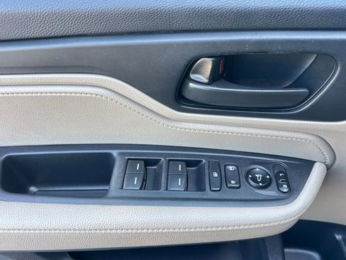 Certified 2023 Honda Odyssey EX image 12