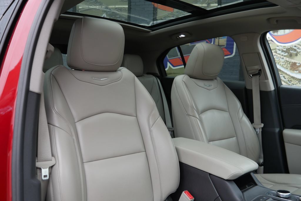 Used 2021 Cadillac XT4 Premium Luxury w/ Cold Weather Package AWD/4WD image 9