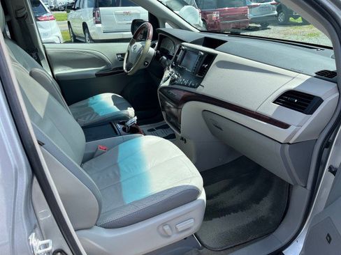 Used 2011 Toyota Sienna Limited w/ Premium Pkg AWD/4WD image 23