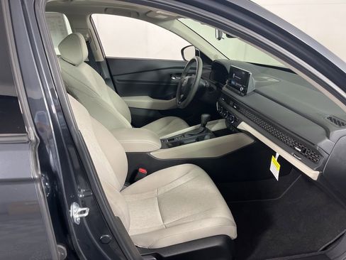 Certified 2025 Honda Accord SE image 6