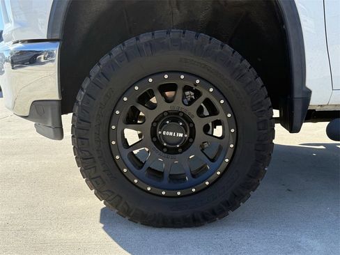 Used 2021 Chevrolet Silverado 2500 LT w/ Convenience Package image 6