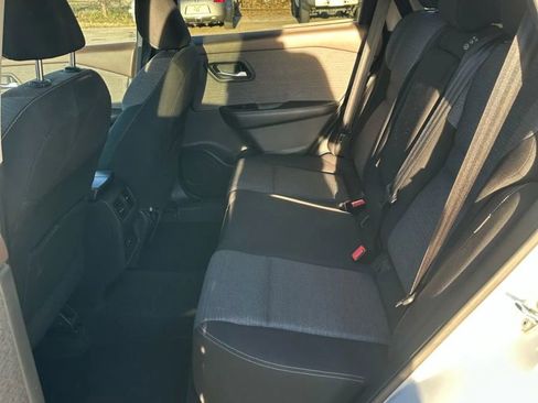 Used 2021 Nissan Rogue SV image 12