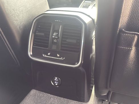 Used 2022 Porsche Macan AWD/4WD image 19