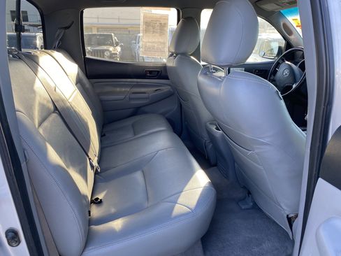 Used 2011 Toyota Tacoma 4x4 Double Cab w/ TRD Off-Road Pkg w/JBL Audio image 19