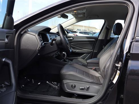 Certified 2023 Volkswagen Jetta SE image 14