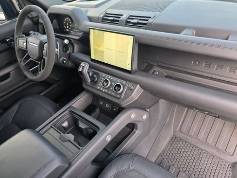 Used 2023 Land Rover Defender 110 V8 AWD/4WD image 29