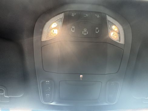 Used 2025 Chrysler Pacifica Limited FWD image 27