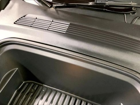 Used 2021 Tesla Model Y Long Range image 32