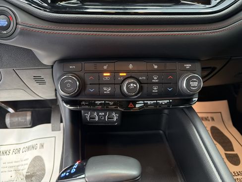 Used 2024 Dodge Durango GT w/ Blacktop Package AWD/4WD image 10