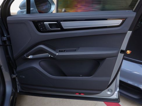 Certified 2022 Porsche Cayenne Turbo image 34