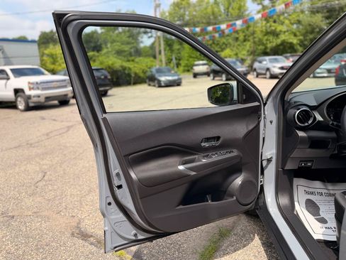 Used 2021 Nissan Kicks SV FWD image 18
