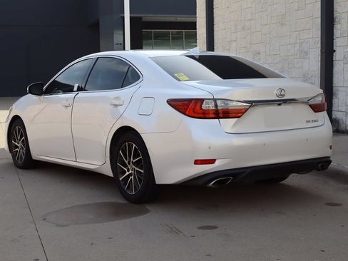 Used 2017 Lexus ES 350 w/ Luxury Package FWD image 3