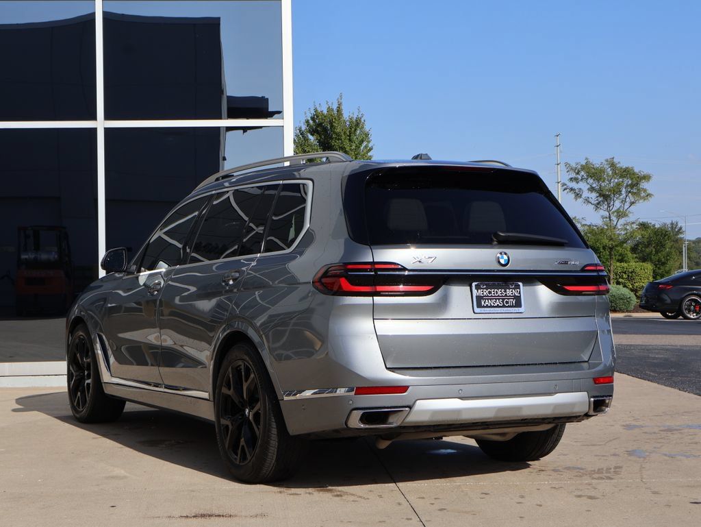 Used 2024 BMW X7 xDrive40i w/ Premium Package AWD/4WD image 5