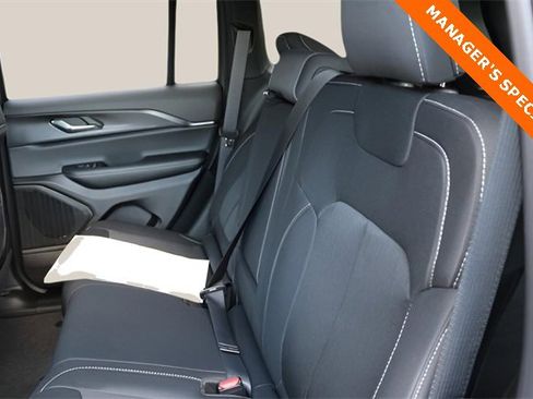 New 2025 Jeep Grand Cherokee Laredo X w/ Luxury Tech Group I image 16