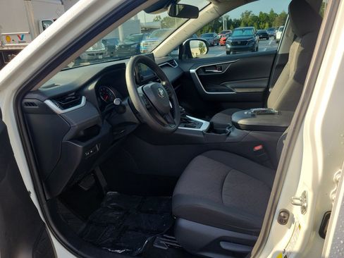 Used 2019 Toyota RAV4 XLE FWD image 15