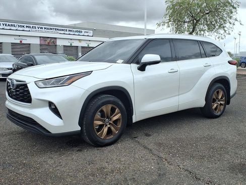 Used 2022 Toyota Highlander Bronze Edition image 3