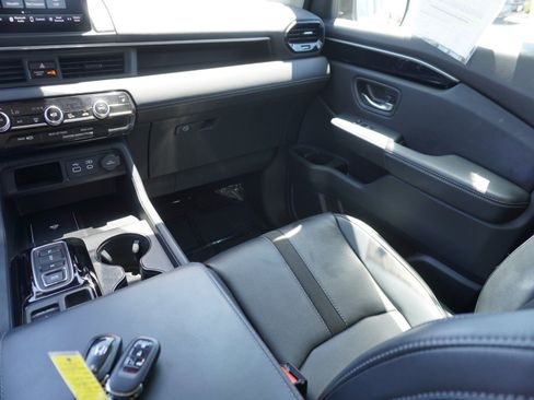 Used 2023 Honda Pilot EX-L image 18