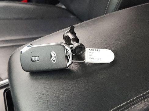 Used 2021 Kia Sorento S w/ Panoramic Sunroof Package image 30