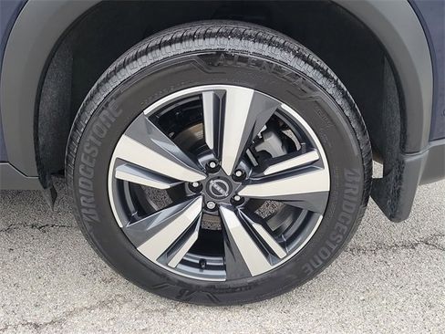 Used 2025 Nissan Rogue SL image 5