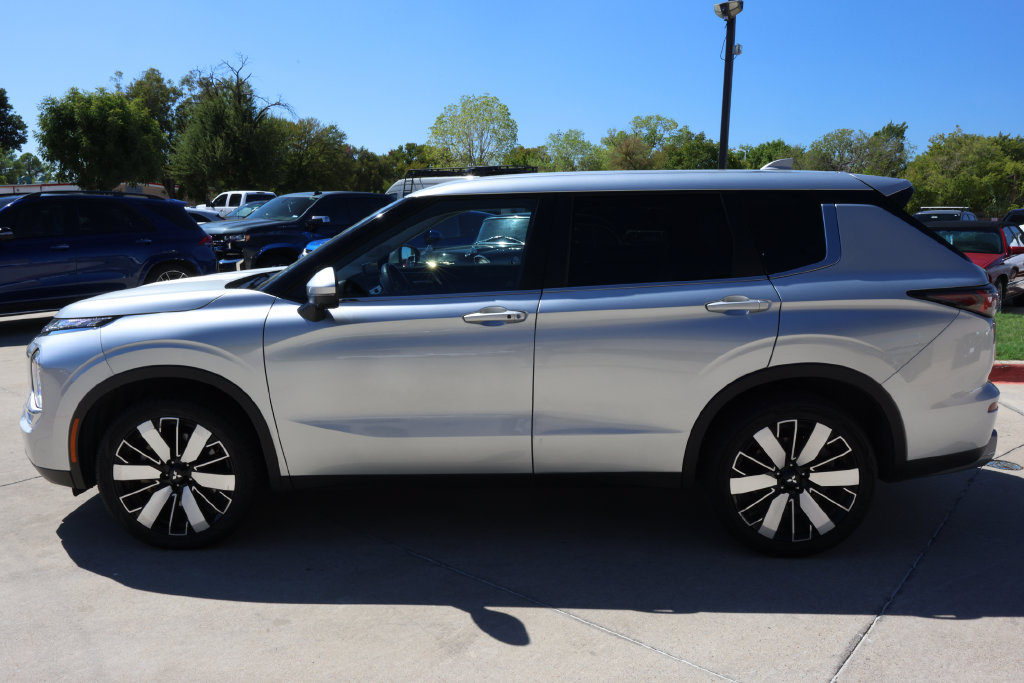 Used 2025 Mitsubishi Outlander SE FWD image 8