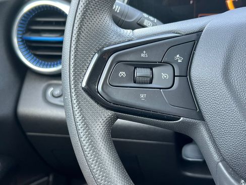 Used 2025 Chevrolet Trax LT FWD image 19