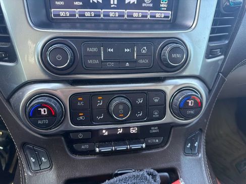Used 2020 Chevrolet Suburban LT AWD/4WD image 12