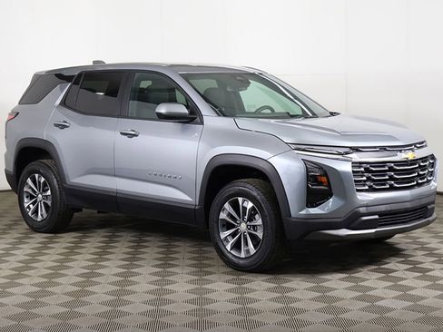 Used 2026 Chevrolet Equinox LT FWD image 2