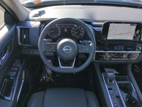 New 2025 Nissan Pathfinder SL image 30