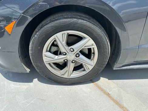 Used 2021 Hyundai Sonata SE FWD image 2