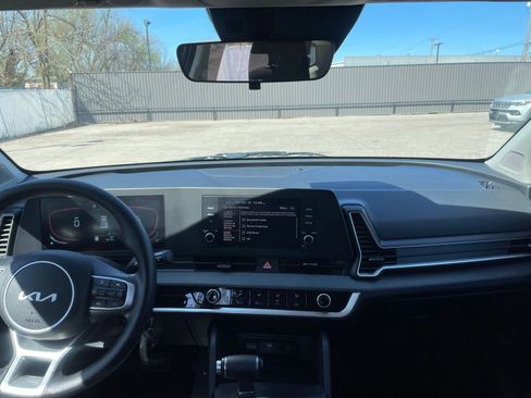 Used 2025 Kia Sportage LX image 17