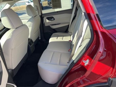 Used 2023 Nissan Rogue SV w/ SV Premium B Package image 13