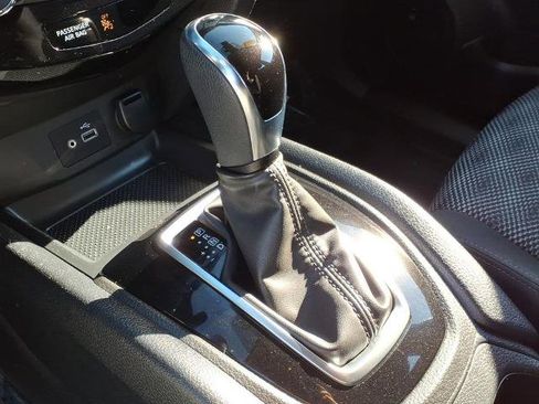 Certified 2022 Nissan Rogue Sport SV AWD/4WD image 19