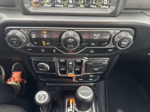 Used 2022 Jeep Gladiator Overland w/ Cold Weather Group AWD/4WD image 18