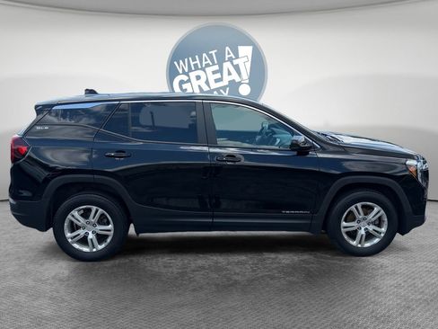Used 2024 GMC Terrain SLE AWD/4WD image 2