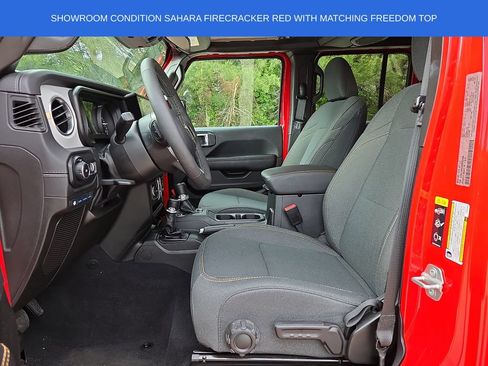 Used 2025 Jeep Wrangler Unlimited Sahara AWD/4WD image 13