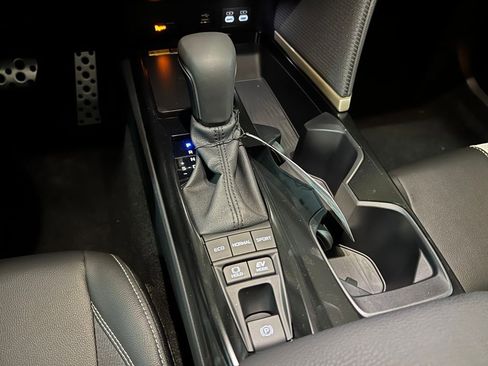 New 2026 Toyota Camry Hybrid FWD image 27