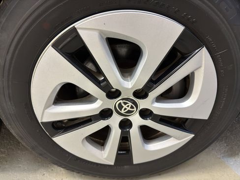 Used 2016 Toyota Prius Four image 36