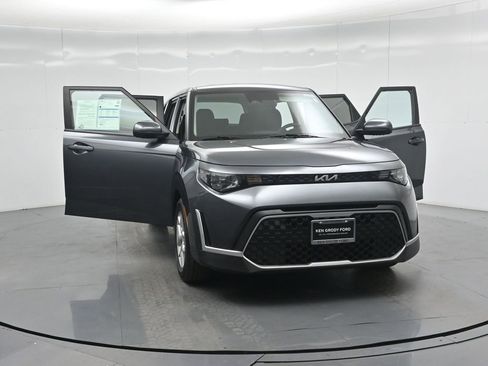 Used 2023 Kia Soul LX w/ Option Group 015 FWD image 31