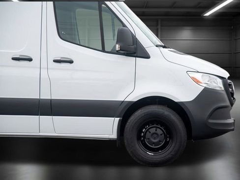 Used 2025 Mercedes-Benz Sprinter 2500 image 9