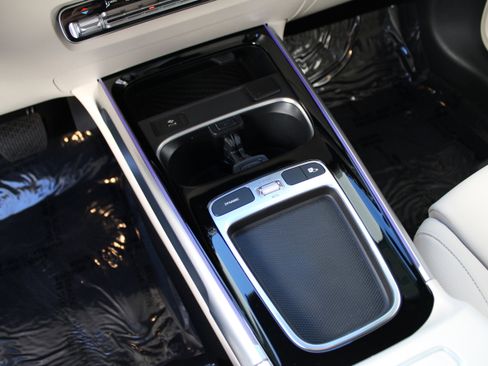 Used 2025 Mercedes-Benz GLB 250 4MATIC image 21